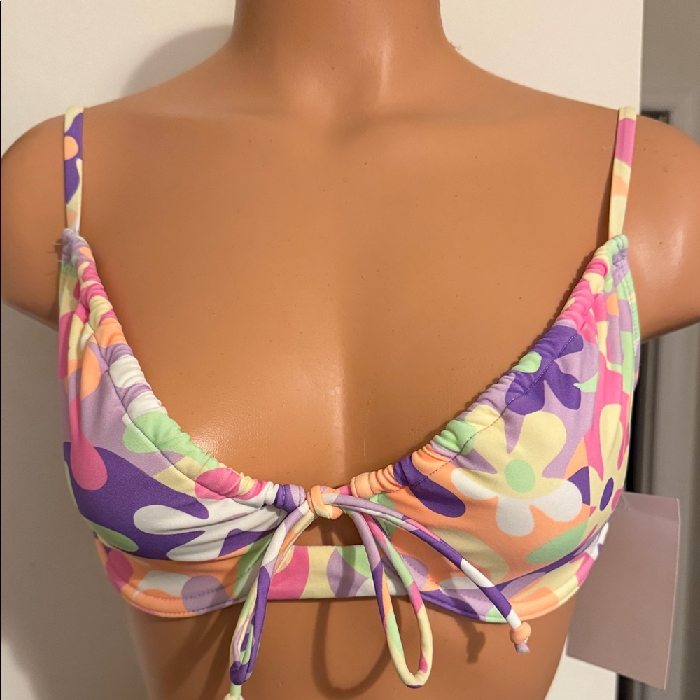 California Sunshine Sz Medium All over Floral Adjustable Bikini Top Underwire